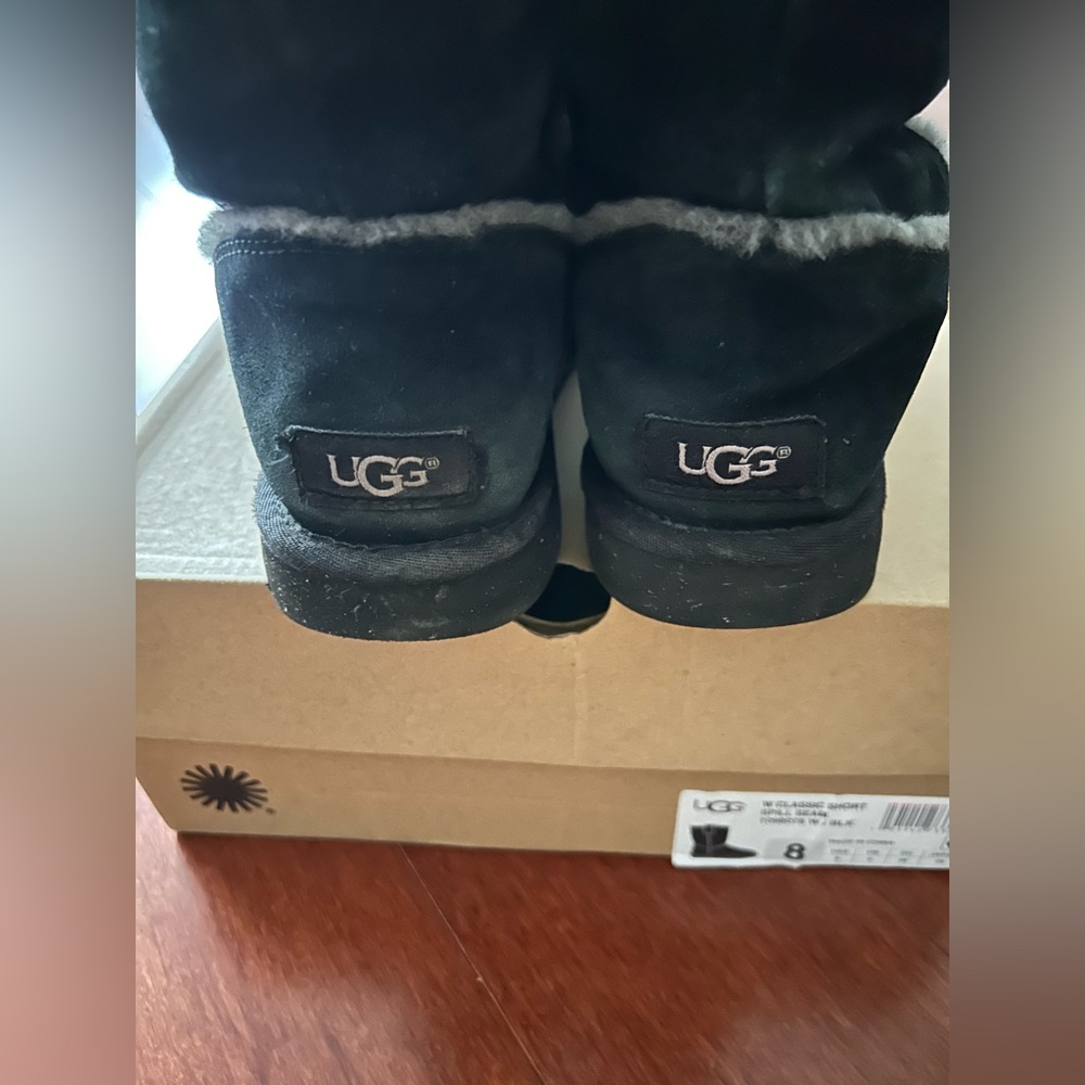 UGG Classic Short Spill Seam Boot - Picture 3 of 6